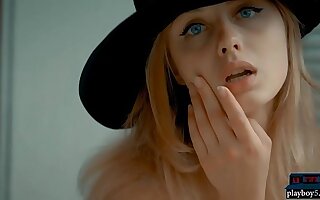 Teen blonde with a great ass and a black hat gets naked